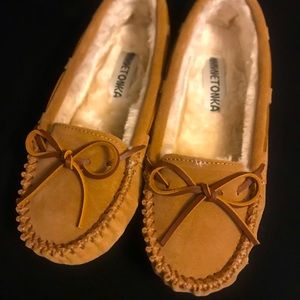 Minnetonka Slippers NIB